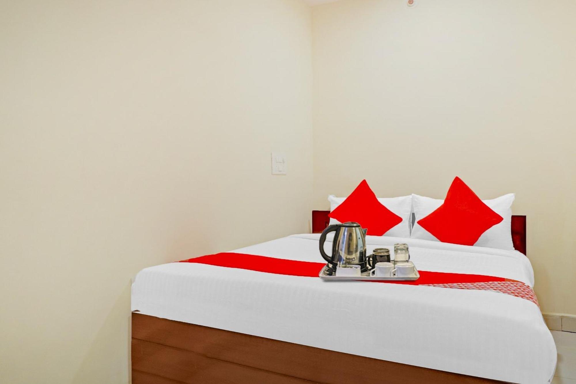 Hotel O Aayush Stay Inn Hyderabad Exterior photo