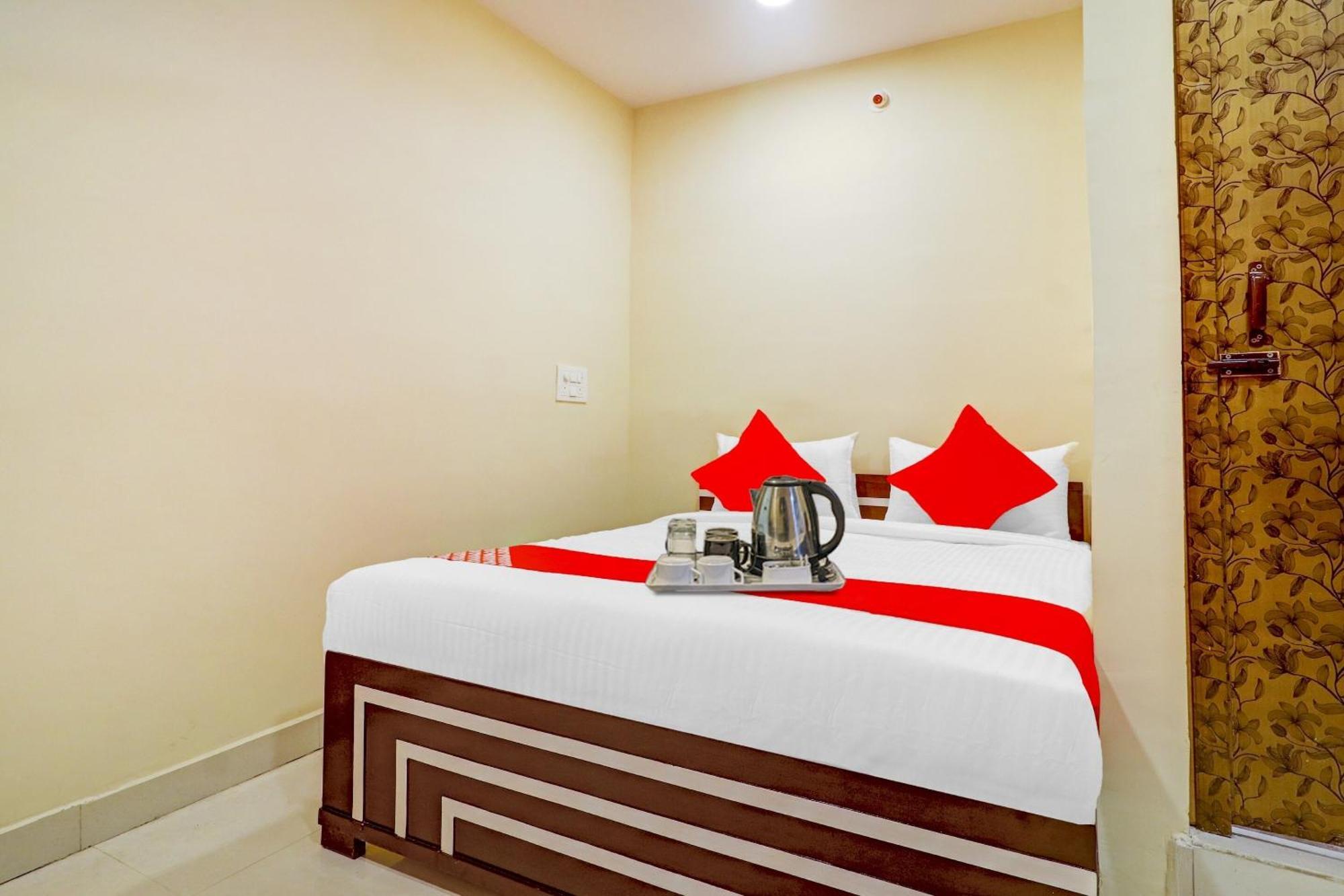 Hotel O Aayush Stay Inn Hyderabad Exterior photo